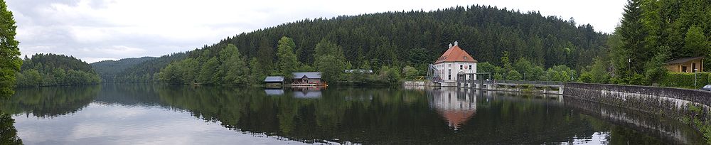Panoramabild des Sees von unten