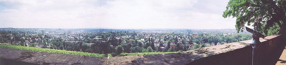 Panorama-Blick von der Löwenterrasse des Nerobergs auf Wiesbaden