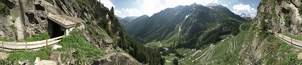 180° Panorama aus der Hölle, Blick über die Silvretta Hochalpenstraße links zurück ins Montafon, rechts gegen das Großvermunt hin