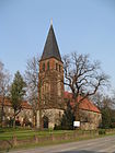 Die Dorfkirche in der Mitte der Straße Alt-Biesdorf (früherer Anger)