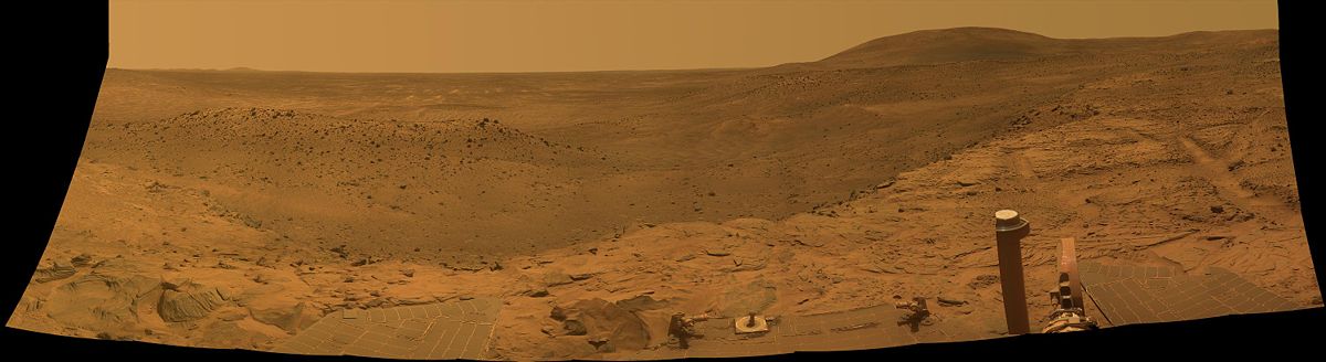 Der NASA Mars Exploration Rover Spirit nahm dieses Bild mit den Columbia Hills im Jahr 2007 auf.