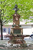 Frankfurt Am Main-Holzgraben-Stoltze-Brunnen von Suedosten-20100424.jpg