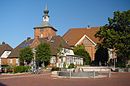 Schönberg (Holstein) Marktplatz mit Kirche.jpg