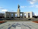 Sowjetisches Ehrenmal (Berlin-Tiergarten) Totale.jpg