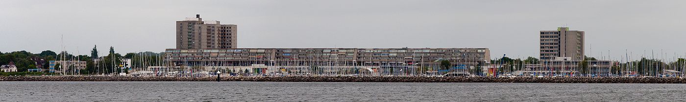 Das Olympiazentrum Schilksee vom Meer aus gesehen