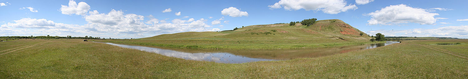 Mittellauf des Ik beim Dorf Tumutuk (Lage55.01666666666753.3): Blick vom flacheren linken, tatarischen auf das höhere, baschkirische Ufer
