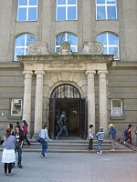 Augsb Maria-Theresia-Gymnasium Eingang.jpg