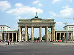 Das Brandenburger Tor vor dem Platz des 18. März