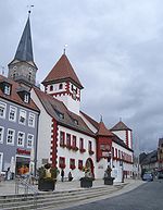 Rathaus und St. Bartholomäus-Kirche am Markt
