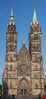 Nürnberg St. Lorenz Türme Totale.jpg