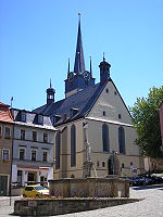 Pößneck Marktbrunnen und Kirche.JPG