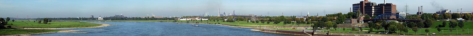 Blick auf den Rhein bei Duisburg
