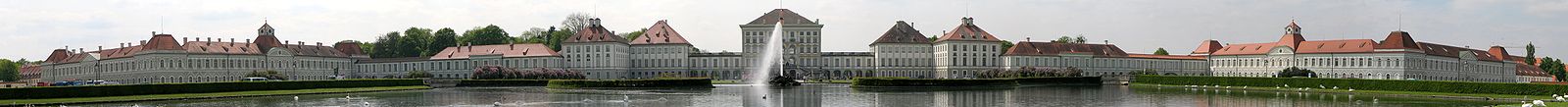 Architektur des Absolutismus französischer Prägung: Schloss Nymphenburg, München von der Stadtseite aus