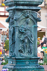 Frankfurt Am Main-Gerechtigkeitsbrunnen-Detail-Tugenden-Charitas-20110411.jpg
