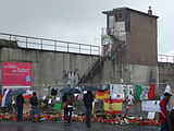 Bei einem Gedränge im Zugangsbereich der Loveparade in Duisburg sterben 21 Menschen und über fünfhundert werden verletzt.