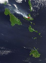 Ambrym (rot markiert) und Nachbarinseln im Satellitenbild