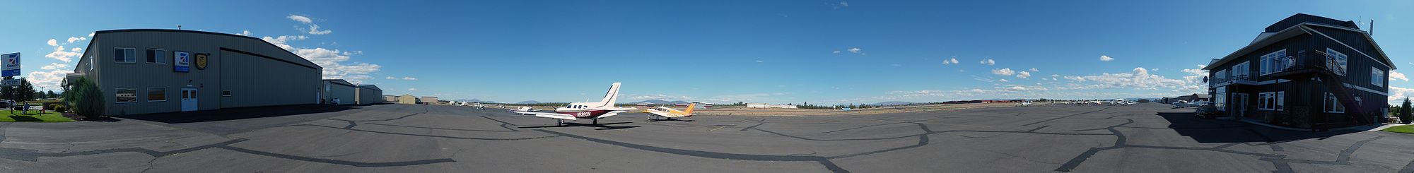 Bend Municipal Airport im August 2010