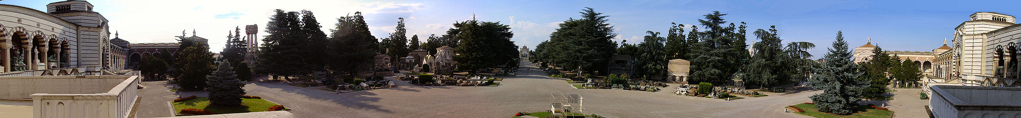 Panoramablick über den Friedhof vom Eingangsgebäude her aufgenommen