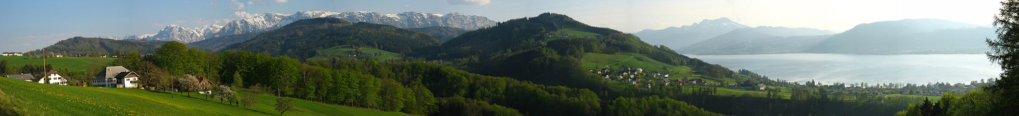 Panorama Höllengebirge mit Attersee