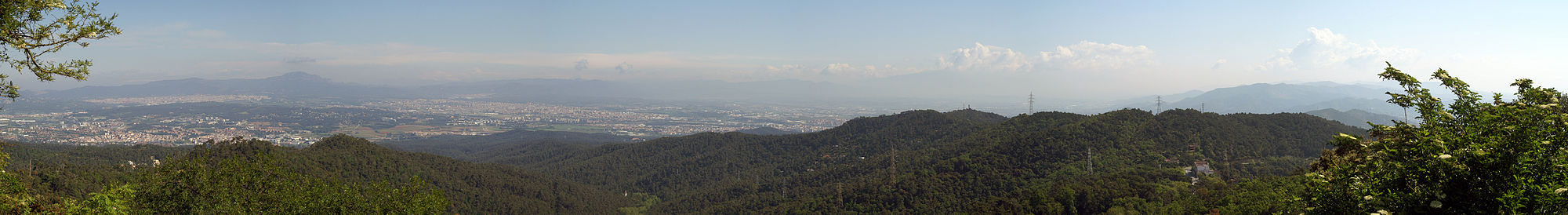 Blick vom Berg Tibidabo über San Cugat und Cerdanyola