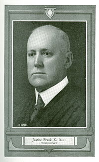 Stadtsohn, Frank K. Dunn, von 1925 bis 1926 US-amerikanischer Richter am Supreme Court of Illinois