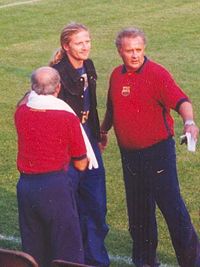 Emmanuel Petit (in der Mitte) als Spieler beim FC Barcelona im Jahr 2000