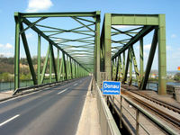 Donaubrücke bei Mauthausen im Zuge der Mauthausener Straße