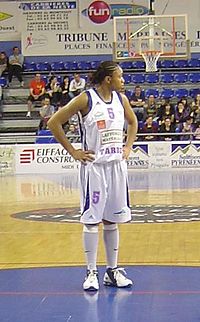 Tanisha Wright mit dem fränzösischen Basketballverein Tarbes GB.