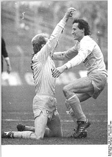 Bundesarchiv Bild 183-1990-1201-009, 1. FC Lok Leipzig - FC Hansa Rostock 3-2.jpg