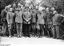 Gruppenfoto von Hitlers Arbeitsstab mit Schmundt