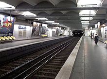 Metro Charles Michel Paris.jpg