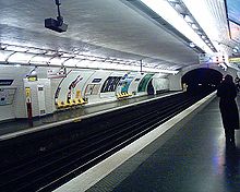 Station de Poissonniere Ligne 7 - Quais 27-02-06.jpg