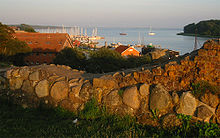 Sicht von der Schlossruine auf den Hafen
