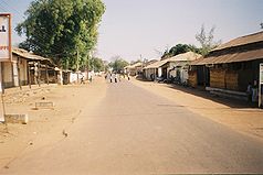 Eine Straße in Janjanbureh