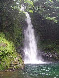 die Malabsay Wasserfälle im Südosten des Parks