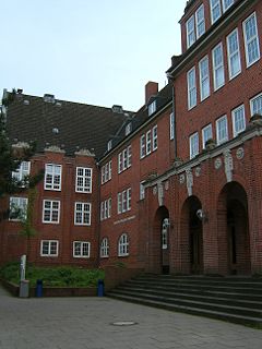 Hauptgebäude des Charlotte-Paulsen-Gymnasiums