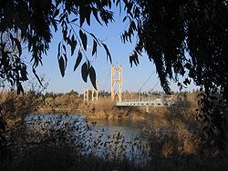 Historische Hängebrücke über den Euphrat aus der Zeit des französischen Mandats