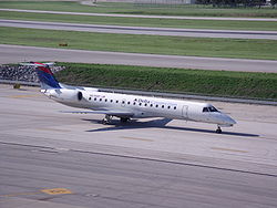 Eine Embraer ERJ-145LR der Chautauqua Airlines in den Farben von Delta Connection