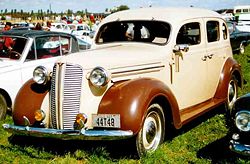 Dodge 4-Door Sedan 1937.jpg