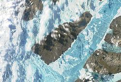 Satellitenbild von Eglinton Island