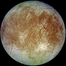 Jupitermond Europa, aufgenommen aus einer Entfernung von 677.000 km von der Raumsonde Galileo am 7. September 1996.
