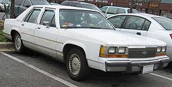 Ford LTD Crown Victoria Sedan (1988–1991)