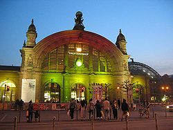 Frankfurter Hauptbahnhof bei Nacht