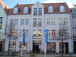 Hauptstellengebäude der Raiffeisenbank Neumarkt i.d.OPf..jpg