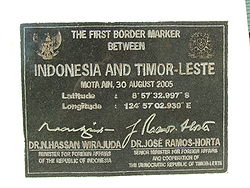 Der erste Grenzstein zwischen Osttimor und Indonesien