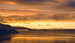 Isay; links Skye, am Horizont die Äußeren Hebriden