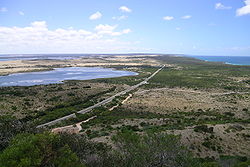 Blick über den Ostteil der Insel von einem Sandberg an ihrer engsten Stelle