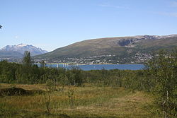 Blick von Tromsøya nach Kvaløysletta mit der Brücke über den Sandnessund