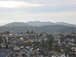 Blick über Oloron-Sainte-Marie mit den Türmen von Sainte-Marie