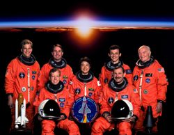  v.l.n.r. vorne: Steven Lindsey, Curtis Brown; hinten: Scott Parazynski, Stephen Robinson, Chiaki Mukai, Pedro Duque und John Glenn 